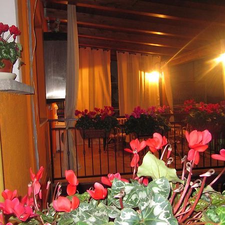Bed and Breakfast Montagne Rocciose Frascineto Exterior foto