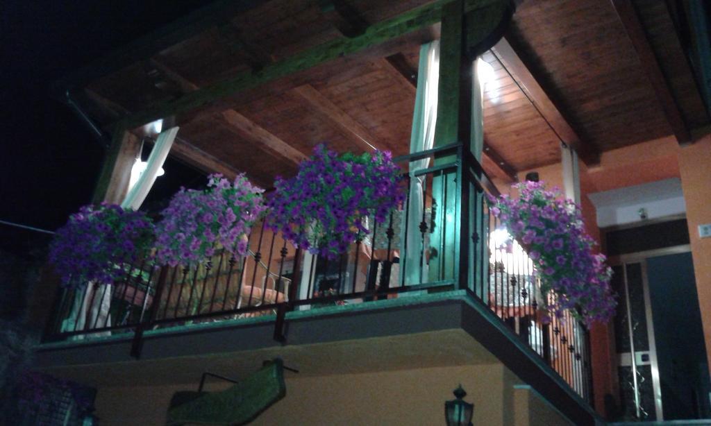 Bed and Breakfast Montagne Rocciose Frascineto Exterior foto