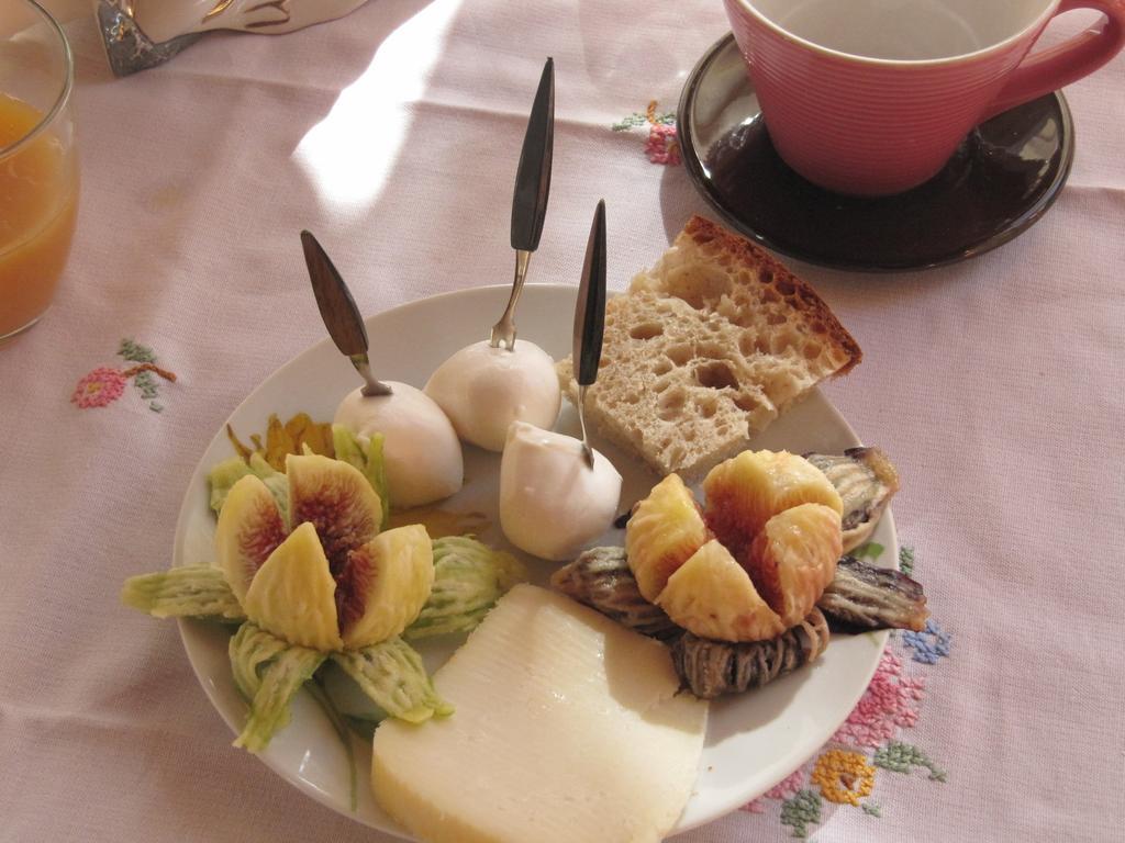 Bed and Breakfast Montagne Rocciose Frascineto Exterior foto