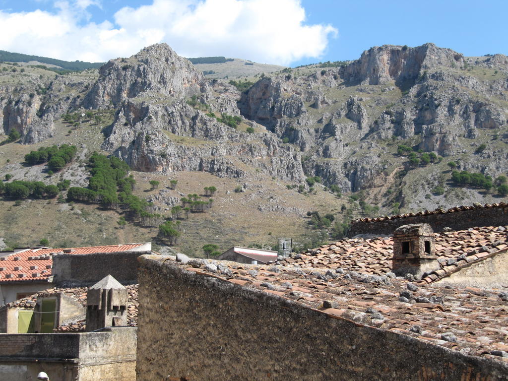 Bed and Breakfast Montagne Rocciose Frascineto Exterior foto